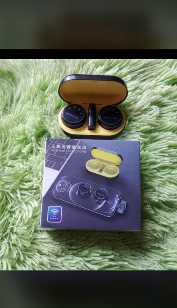 Wireless Microphone System with Digital Charging Case